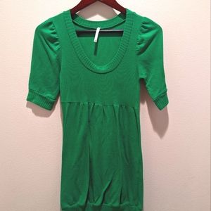 Rue 21 Kelly Green Short Sleeve Sweater dress Size Medium